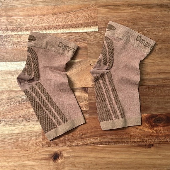 Compression Z Ankle Compression Socks - Picture 3 of 5